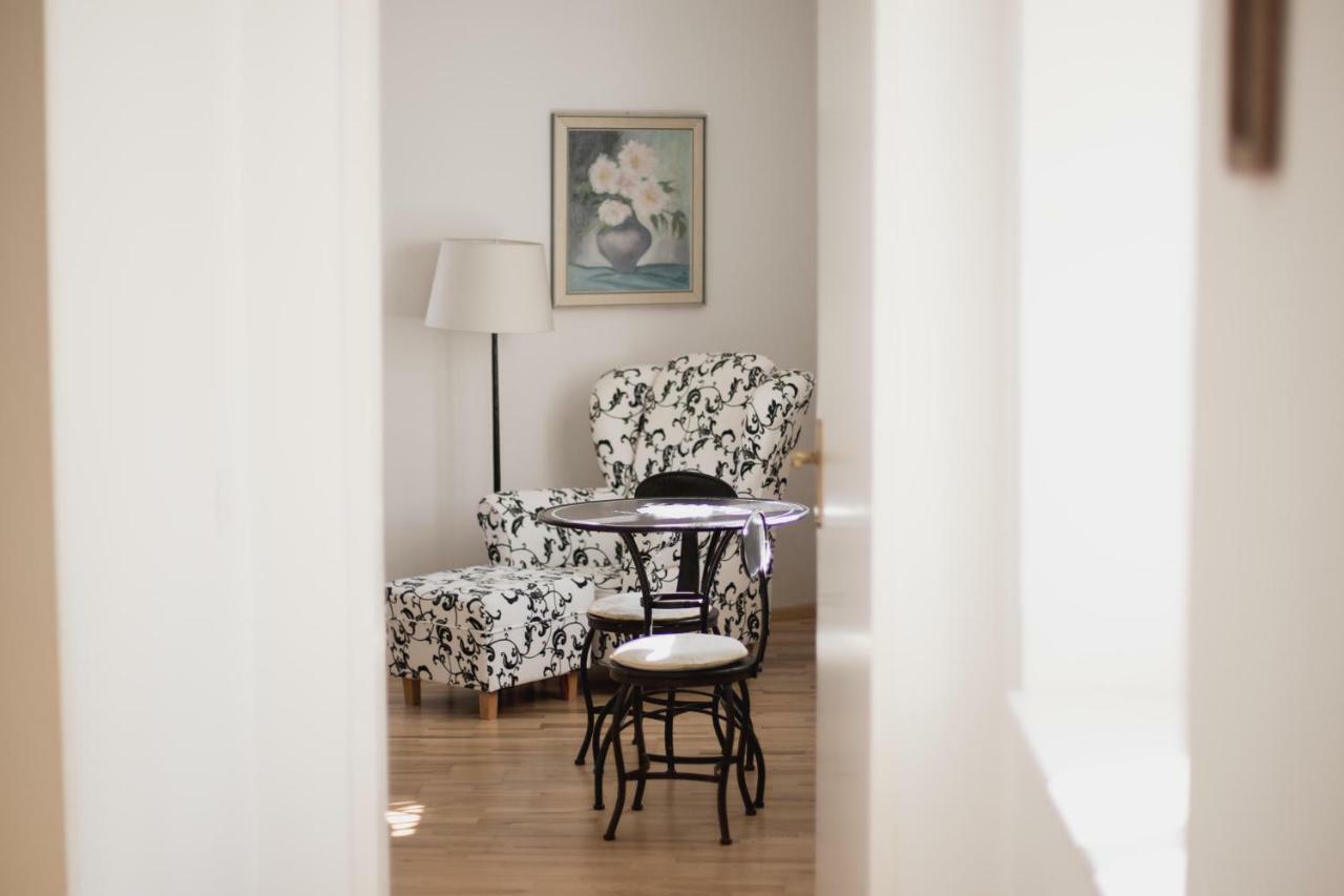 Barbara Residenz / Clematis Apartment *